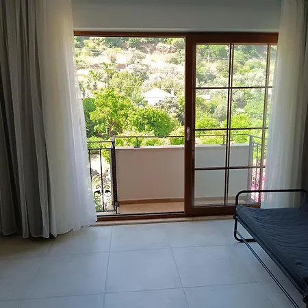 Mihenk Apartahotel *