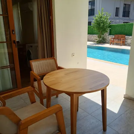 Mihenk Aparthotel *
